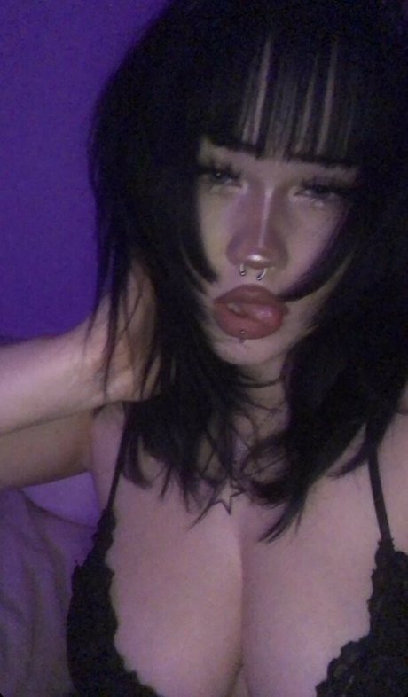Nacktes geleaktes OnlyFans-Foto von Hellok1ttyslvt