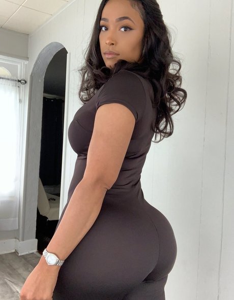 Nacktes geleaktes OnlyFans-Foto von Robyn Banks