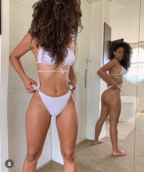 Nacktes geleaktes OnlyFans-Foto von Isis Pequine