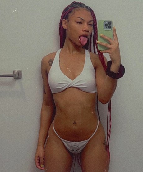 Nacktes geleaktes OnlyFans-Foto von Curlyfryk