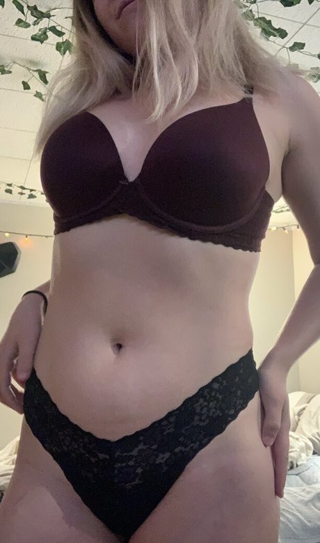 Nacktes geleaktes OnlyFans-Foto von Auraflowersfree