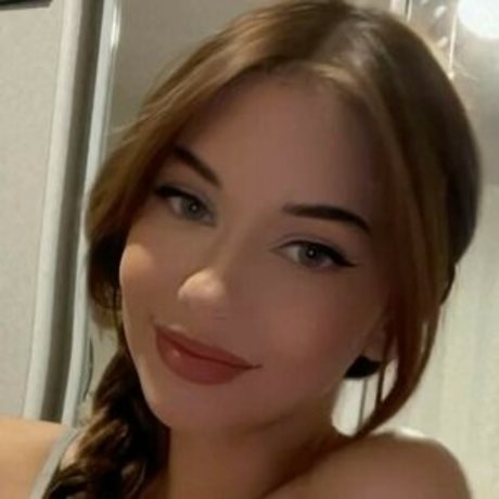 Nacktes geleaktes OnlyFans-Foto von Emilyycheek