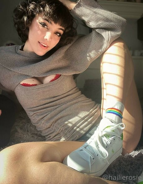Nacktes geleaktes OnlyFans-Foto von Hailie Rosie