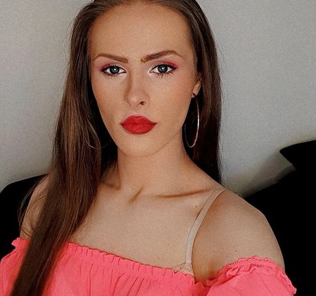 Nacktes geleaktes OnlyFans-Foto von Nikki Harper
