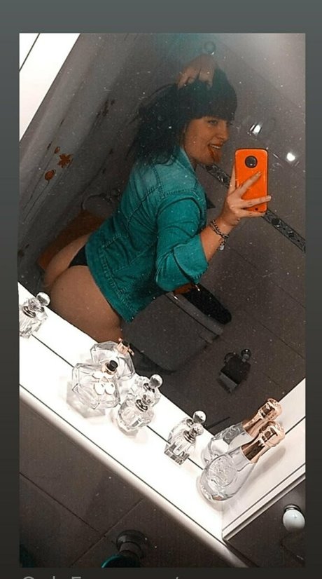 Reyna_momo