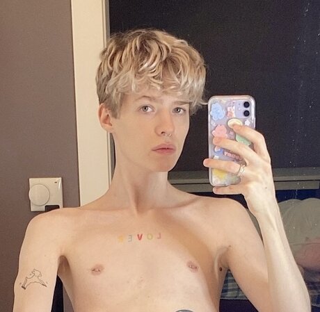 Nacktes geleaktes OnlyFans-Foto von Mark Blossom