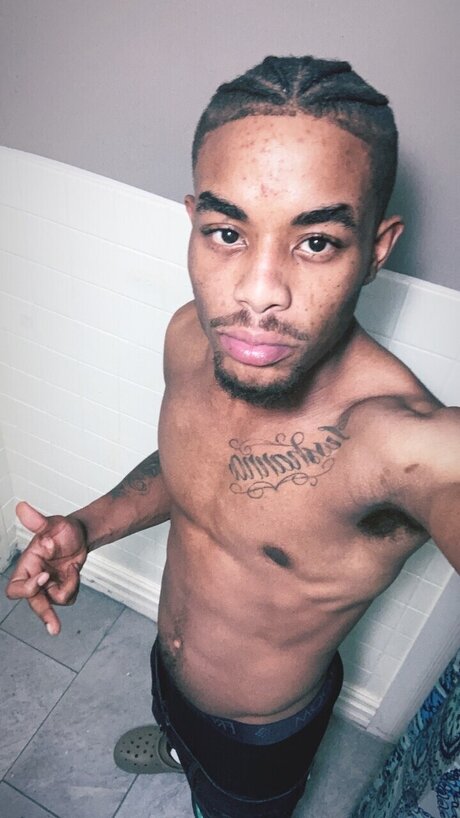 Nacktes geleaktes OnlyFans-Foto von 8xxxxburt