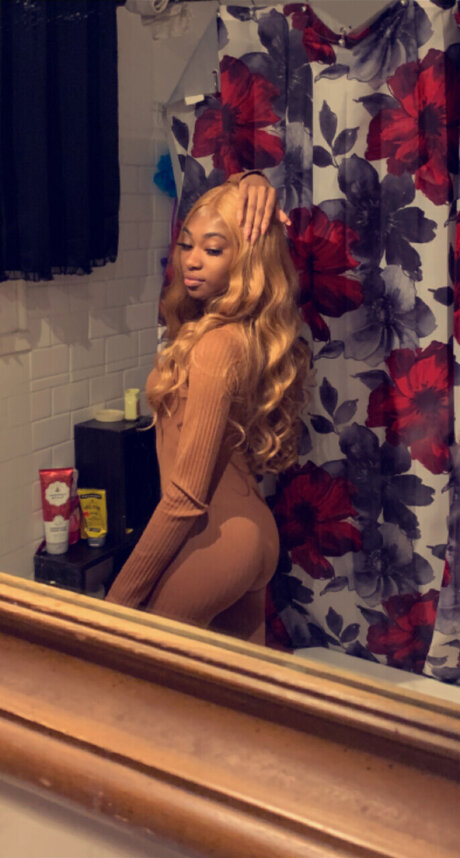 Nacktes geleaktes OnlyFans-Foto von Niyahnicole