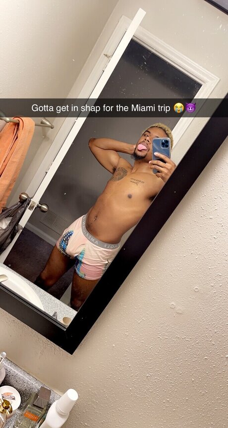 Nacktes geleaktes OnlyFans-Foto von Makinmoney95