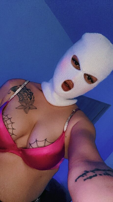 Nacktes geleaktes OnlyFans-Foto von Tattoednurse