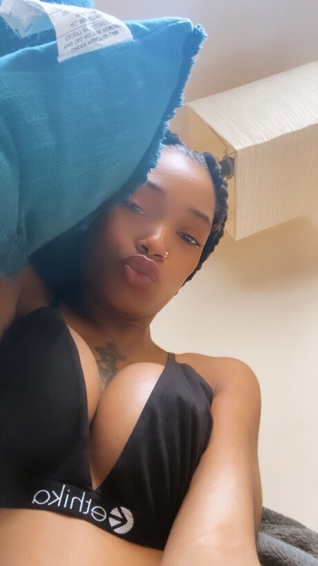 Nacktes geleaktes OnlyFans-Foto von Skylight