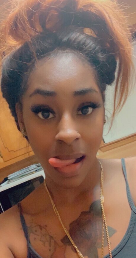 Nacktes geleaktes OnlyFans-Foto von Tee Tee