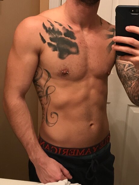 Nacktes geleaktes OnlyFans-Foto von Royce