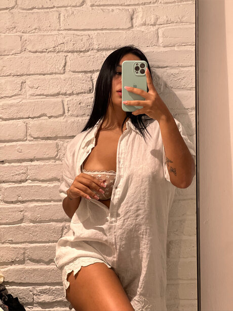 Nacktes geleaktes OnlyFans-Foto von Ninasuarz