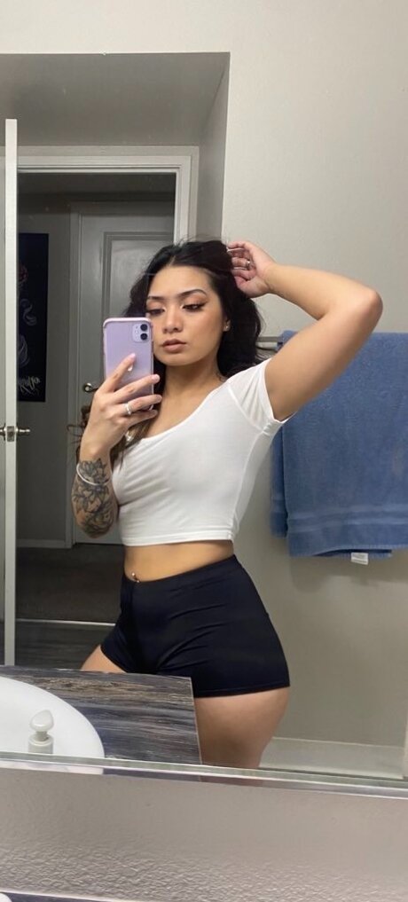 Nacktes geleaktes OnlyFans-Foto von Shyghuirl