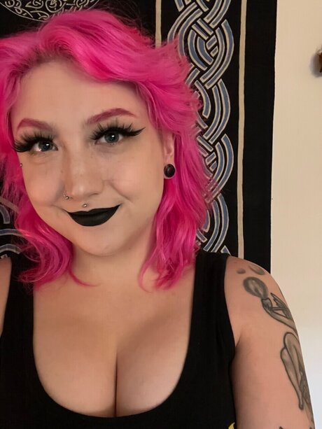 Nacktes geleaktes OnlyFans-Foto von Millie Rain