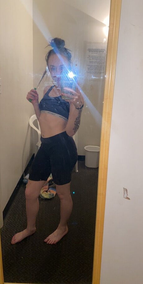 Nacktes geleaktes OnlyFans-Foto von Little Mamas