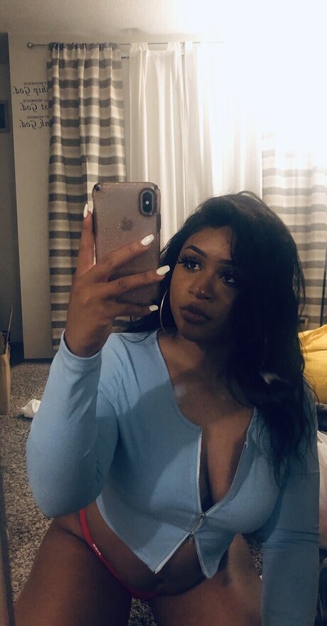 Nacktes geleaktes OnlyFans-Foto von Bambi