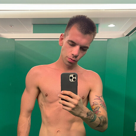 Nacktes geleaktes OnlyFans-Foto von Skorlin2000