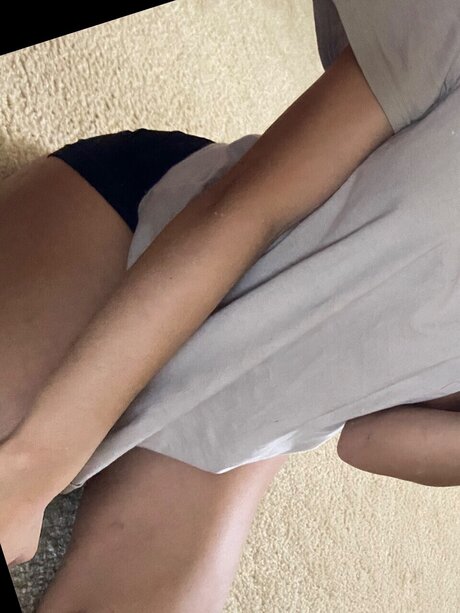 Nacktes geleaktes OnlyFans-Foto von Melli
