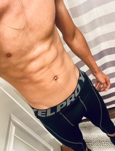Nacktes geleaktes OnlyFans-Foto von 90sbaby