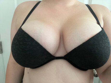 Nacktes geleaktes OnlyFans-Foto von Krissy