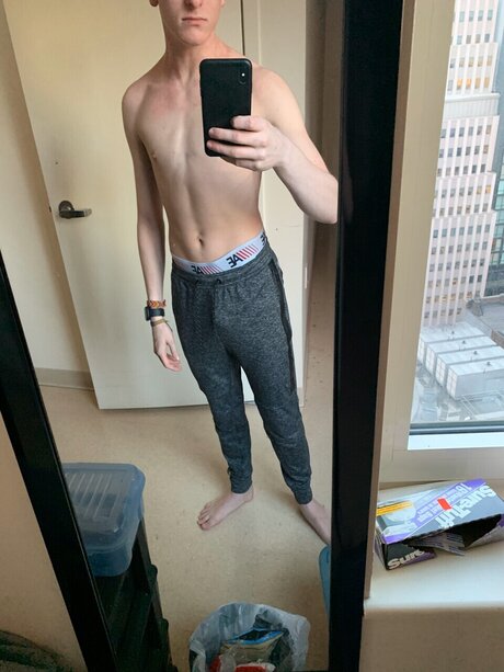 Nacktes geleaktes OnlyFans-Foto von Kyle Levi