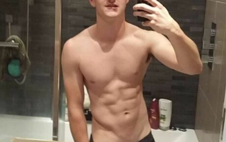 Nacktes geleaktes OnlyFans-Foto von Sexy Plumber