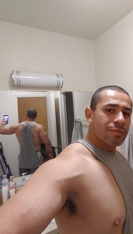 Nacktes geleaktes OnlyFans-Foto von Chris Gutierrez