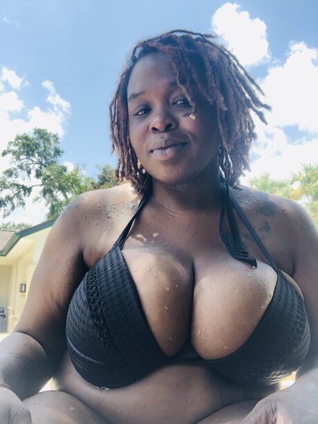 Nacktes geleaktes OnlyFans-Foto von Juicymelons