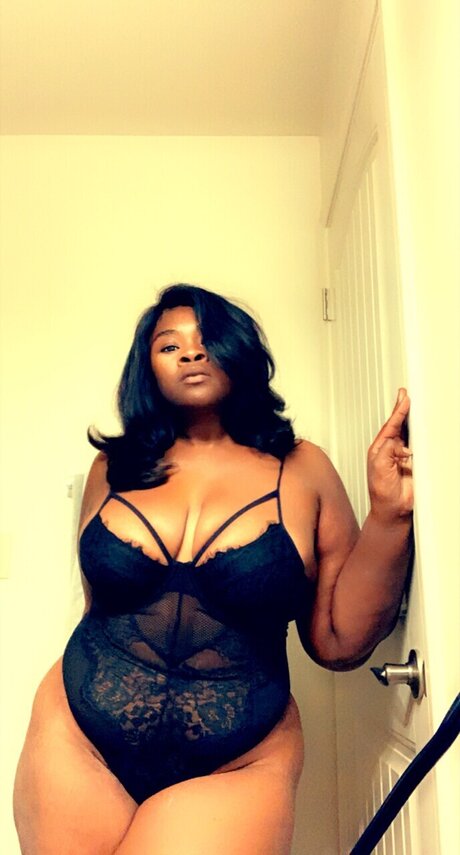 Nacktes geleaktes OnlyFans-Foto von Chocahontas