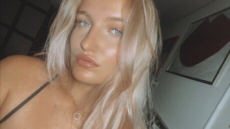 Nacktes geleaktes OnlyFans-Foto von Hellkrz