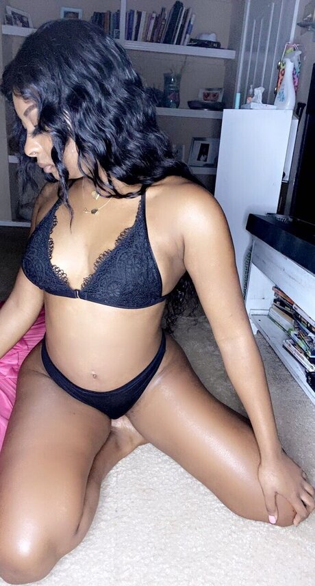 Nacktes geleaktes OnlyFans-Foto von Okaylilmesh