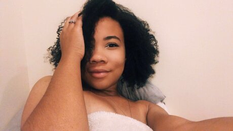 Nacktes geleaktes OnlyFans-Foto von Honey