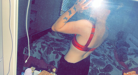 Nacktes geleaktes OnlyFans-Foto von Little Sub 