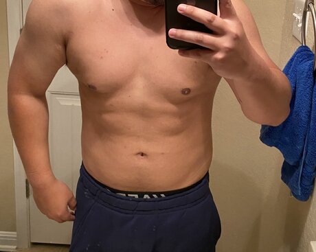 Nacktes geleaktes OnlyFans-Foto von Anonymouskid21