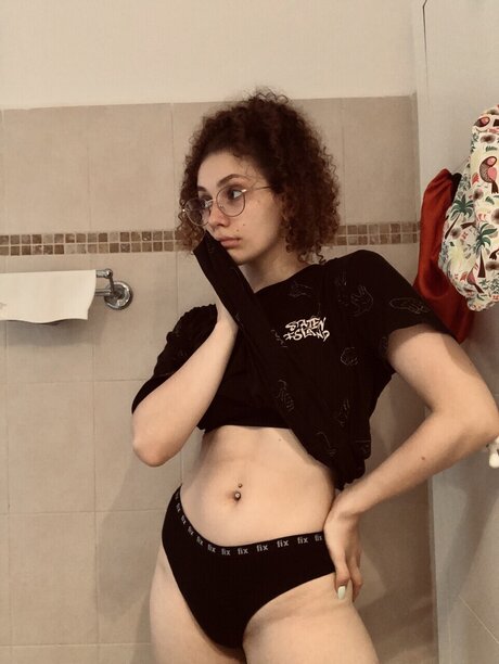 Nacktes geleaktes OnlyFans-Foto von J3ssi