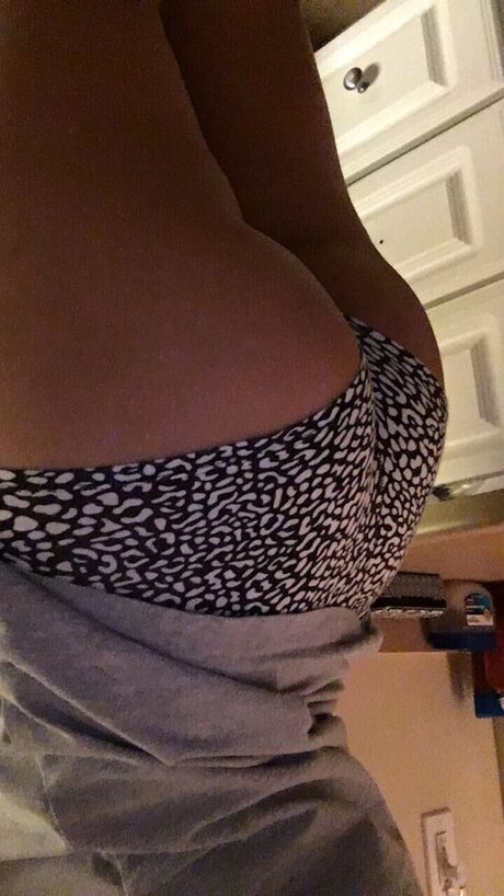 Nacktes geleaktes OnlyFans-Foto von Honey
