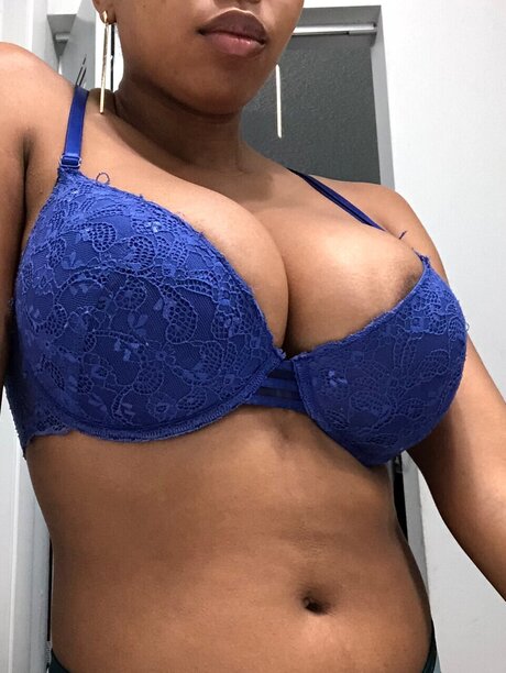 Nacktes geleaktes OnlyFans-Foto von I Katcha