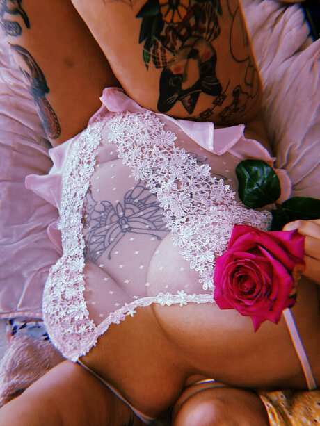 Nacktes geleaktes OnlyFans-Foto von Flowergirl