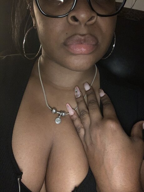 Nacktes geleaktes OnlyFans-Foto von Theequeen