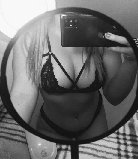 Nacktes geleaktes OnlyFans-Foto von Rosi