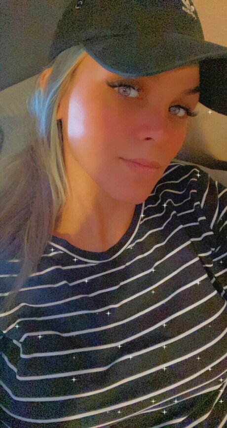 Nacktes geleaktes OnlyFans-Foto von Dollface