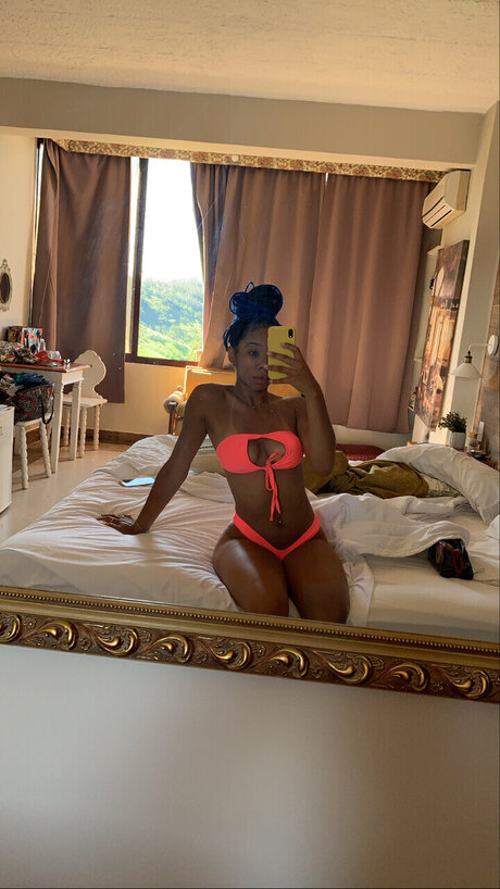 Nacktes geleaktes OnlyFans-Foto von Samirestaina