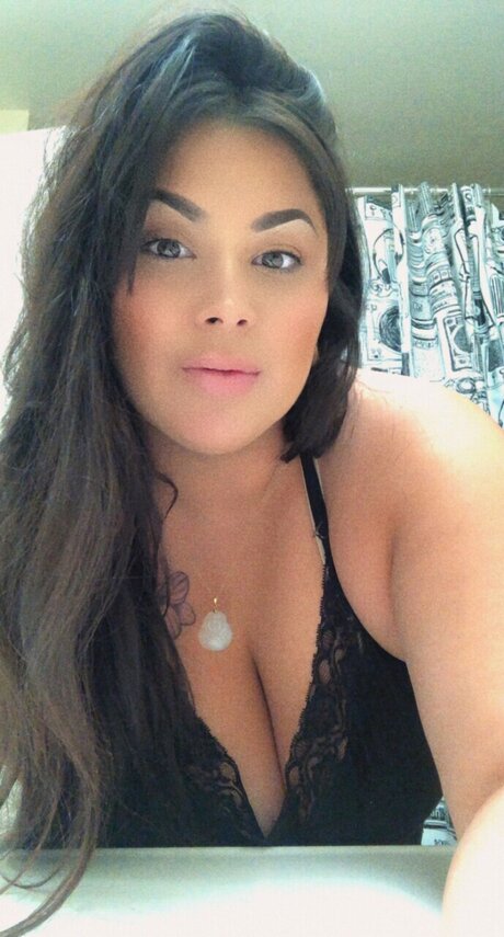 Curvybrunette