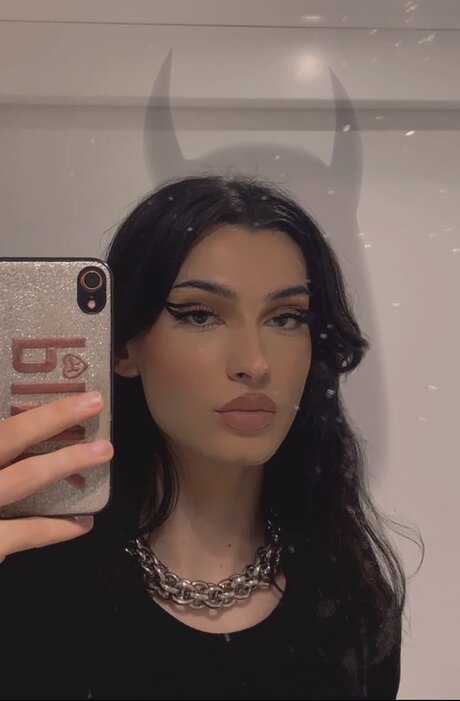 Nacktes geleaktes OnlyFans-Foto von Diva