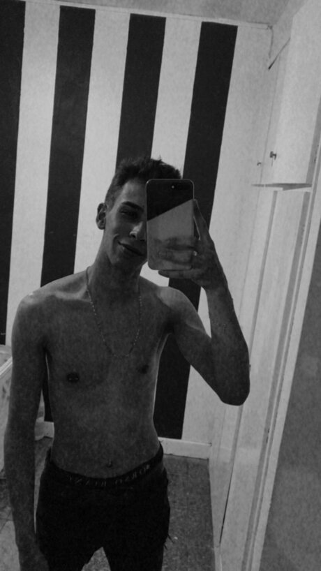 Nacktes geleaktes OnlyFans-Foto von Nicolas