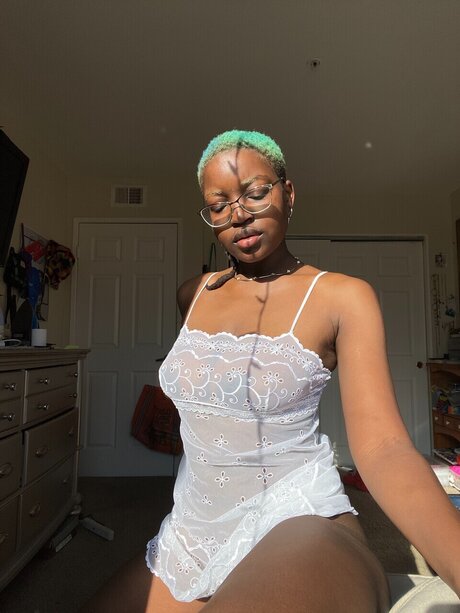 Nacktes geleaktes OnlyFans-Foto von Garden Of Brass
