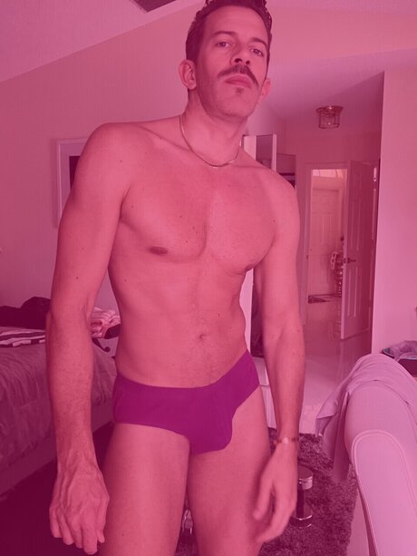 Nacktes geleaktes OnlyFans-Foto von Romolohot