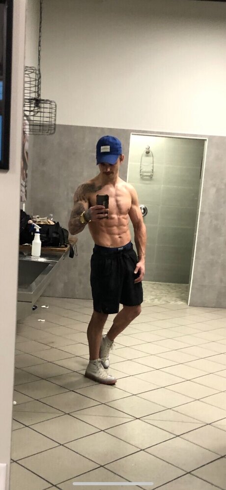 Nacktes geleaktes OnlyFans-Foto von Krue